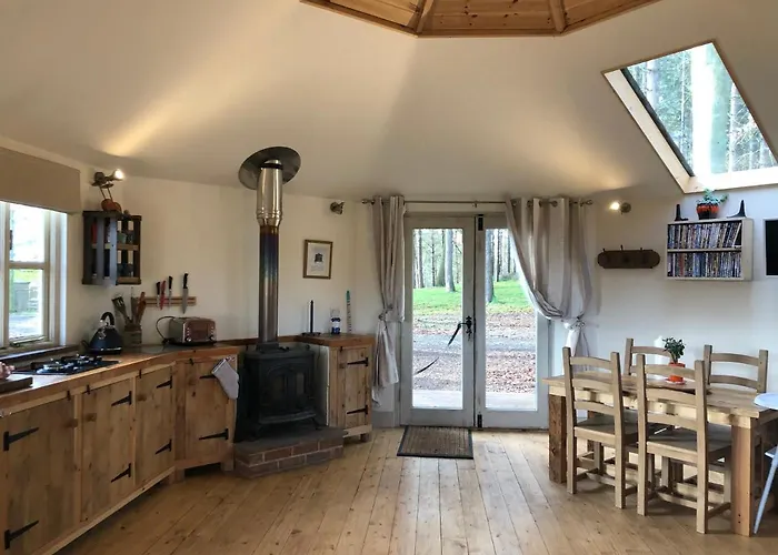 Woodpecker Cabin With Hot Tub